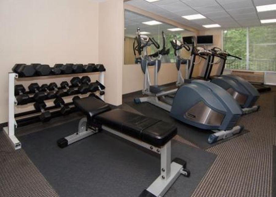 Clarion Hotel & Suites Hamden-New Haven Экстерьер фото