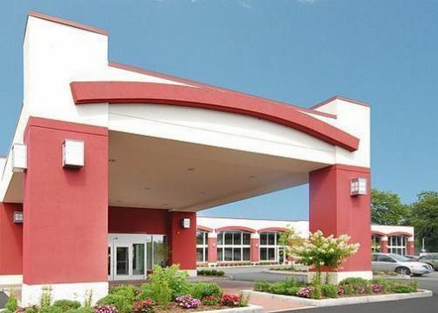 Clarion Hotel & Suites Hamden-New Haven Экстерьер фото