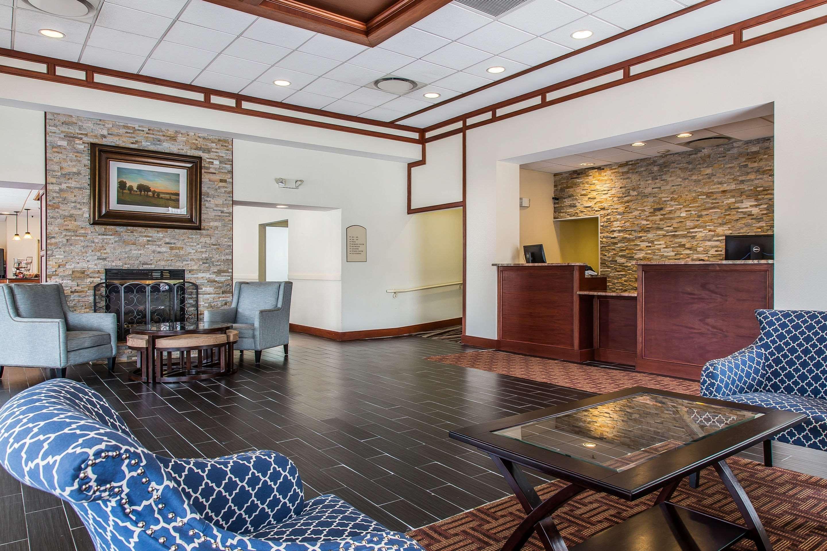 Clarion Hotel & Suites Hamden-New Haven Экстерьер фото
