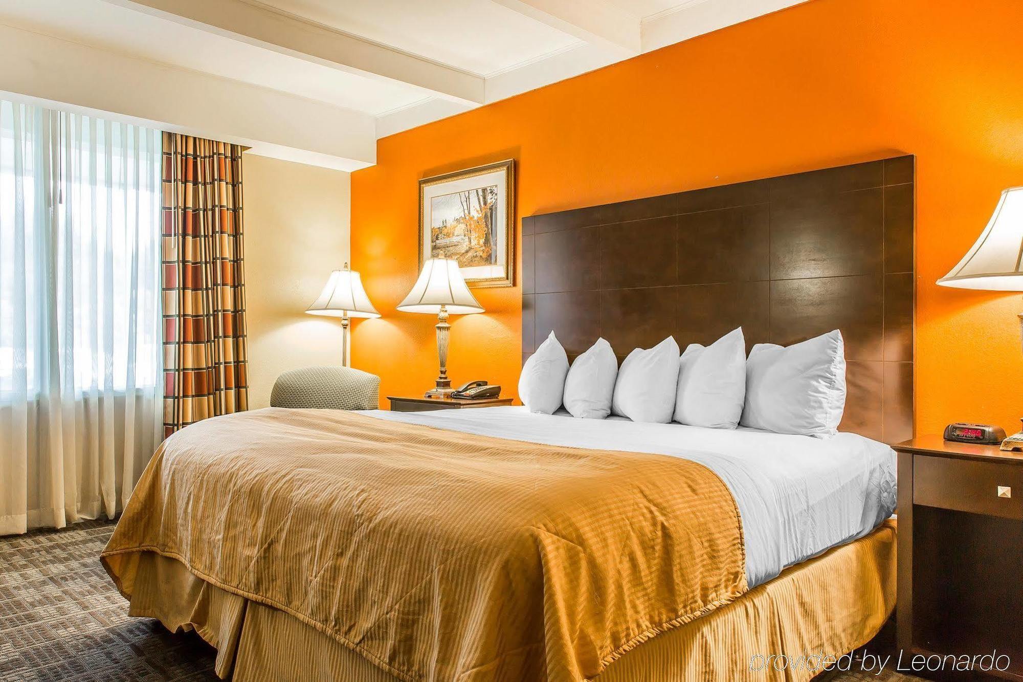 Clarion Hotel & Suites Hamden-New Haven Экстерьер фото