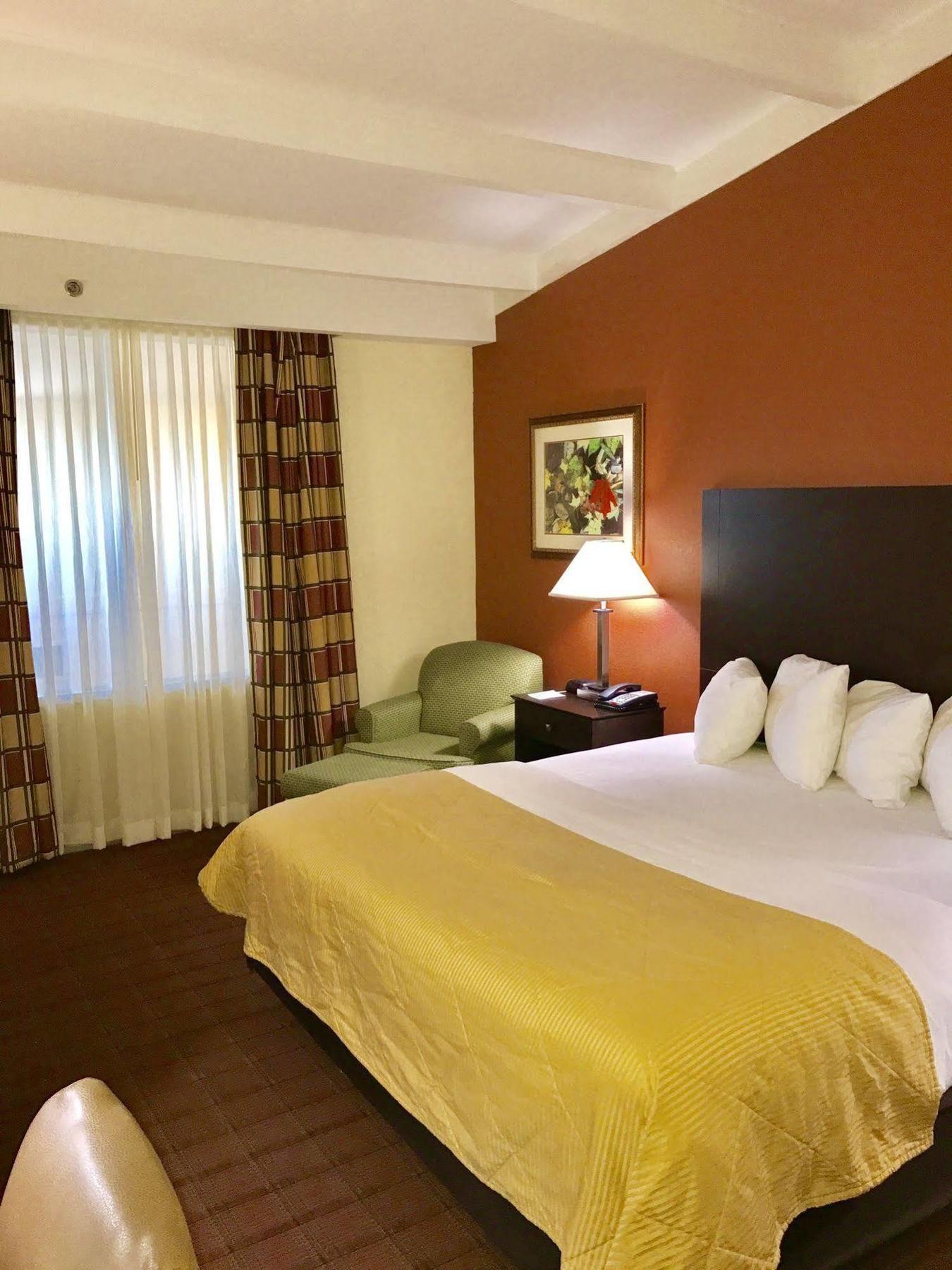 Clarion Hotel & Suites Hamden-New Haven Экстерьер фото